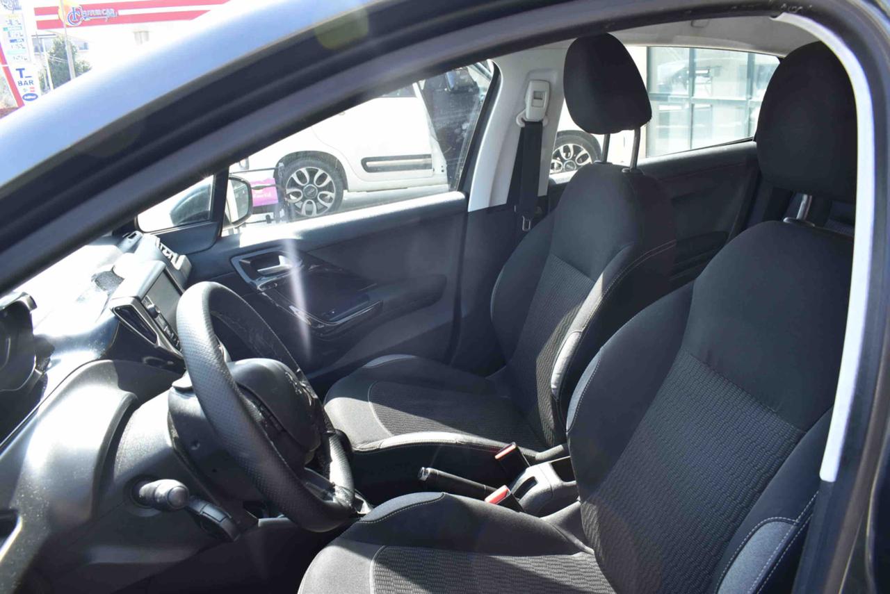 PEUGEOT 208 1° serie PureTech 82 5 porte Allure - 9