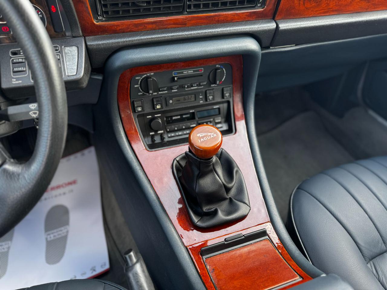 JAGUAR XJ6 3.2 cat. Manuale  Iscritta ASI - 21