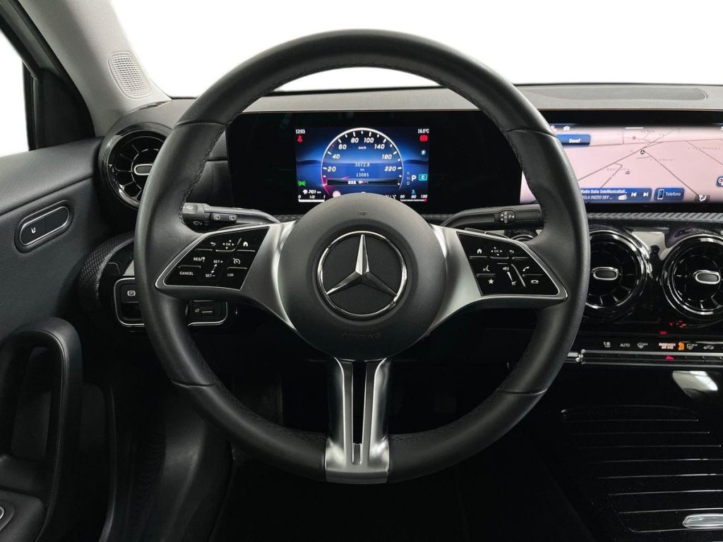 MERCEDES-BENZ A 180 d Automatic Advanced - 11