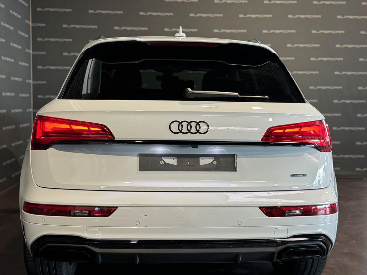 AUDI Q5 40 TDI 204 CV quattro S tronic Identity Black - 4