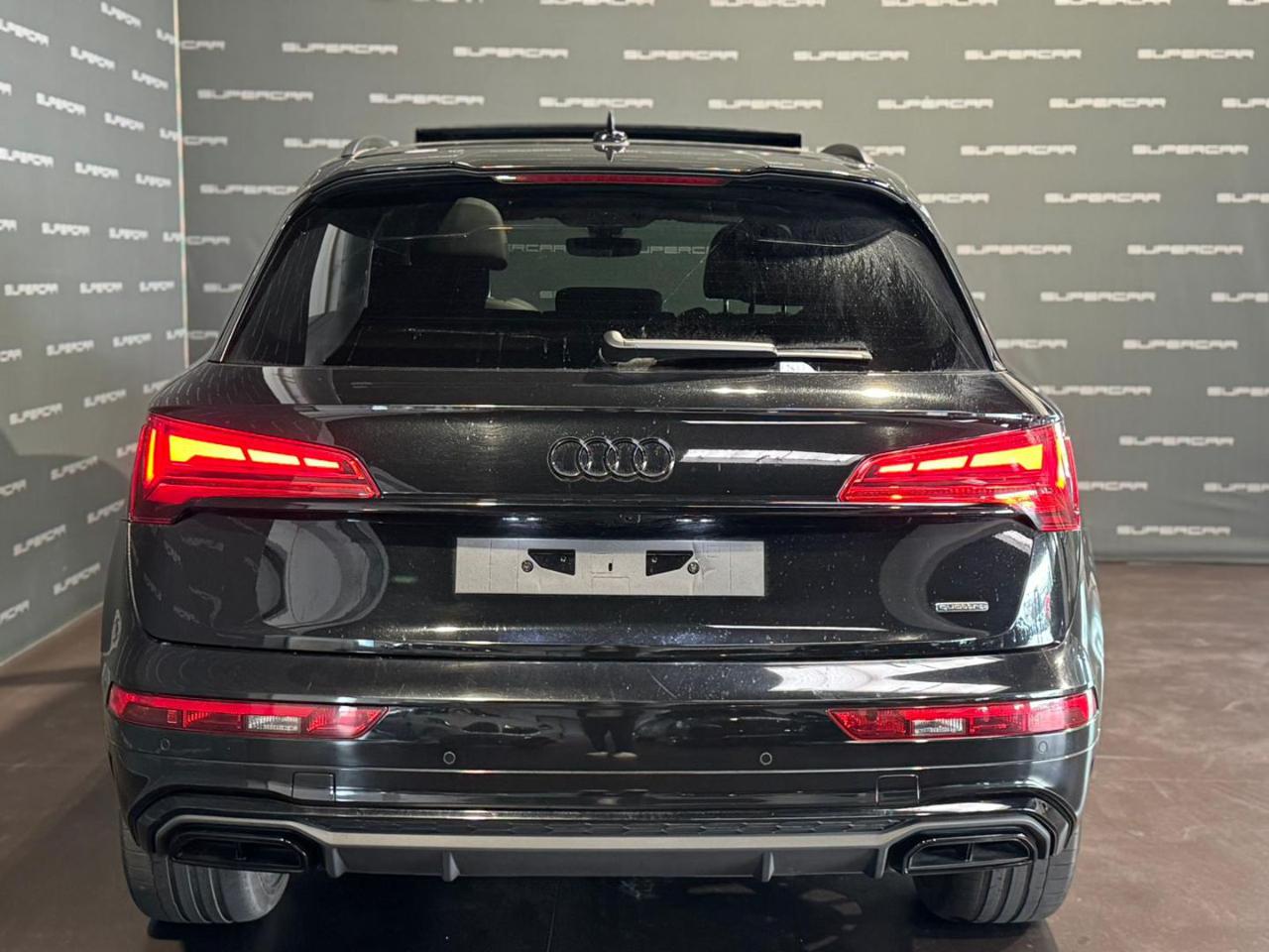 AUDI Q5 40 TDI 204 CV quattro S tronic Identity Black - 4