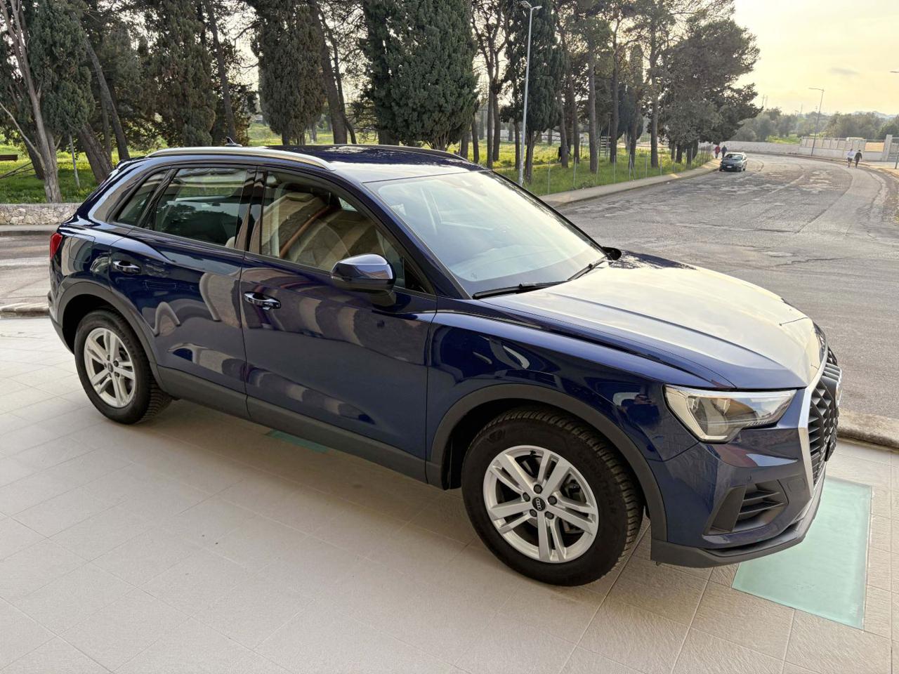 AUDI Q3 35 2.0 TDI S tronic Business COCKPIT - 3