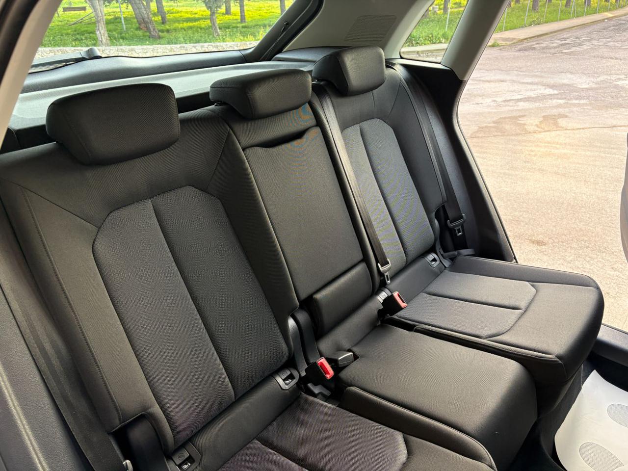 AUDI Q3 35 2.0 TDI S tronic Business COCKPIT - 19