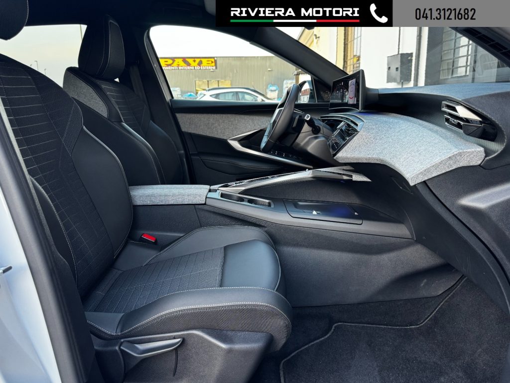 PEUGEOT 3008 Hybrid 145 e-DCS6 Allure - 9