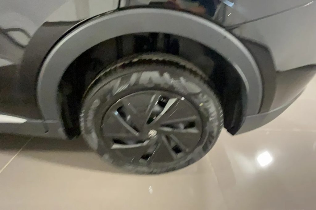 MG ZS 1.5 Standard - 8