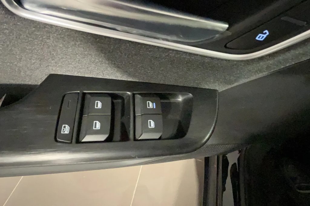 MG ZS 1.5 Standard - 9