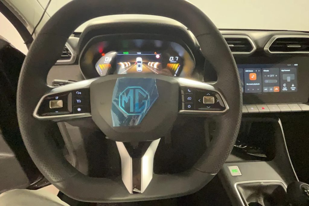 MG ZS 1.5 Standard - 11