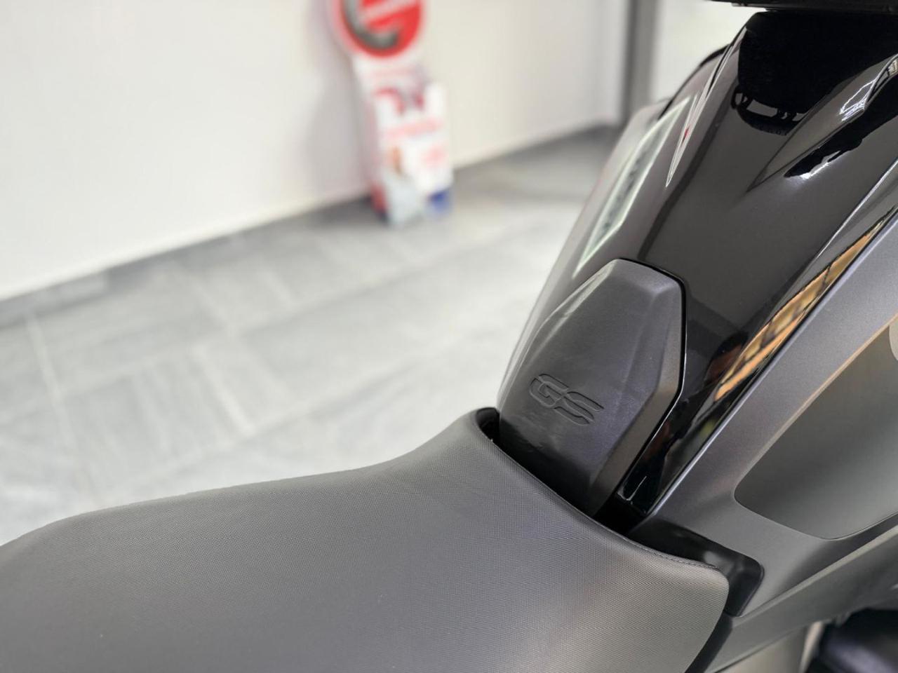 BMW R 1250 GS TRIPLE BLACK - 28