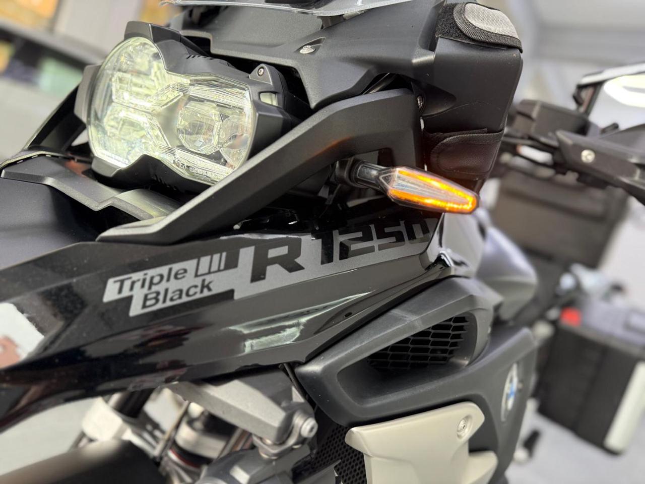BMW R 1250 GS TRIPLE BLACK - 12