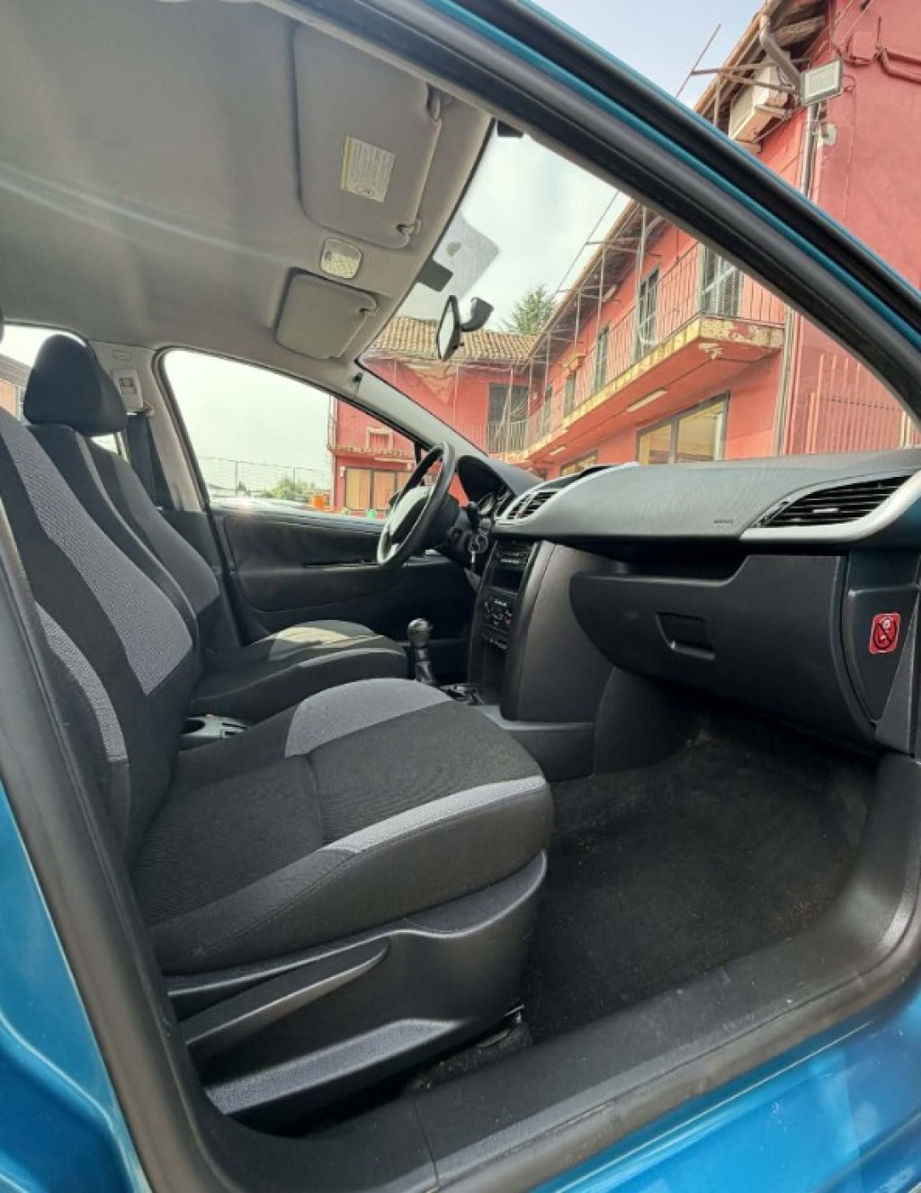 PEUGEOT 207 1.4 HDi 70CV 5 PORTE - 12