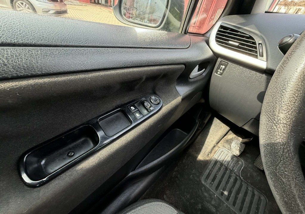 PEUGEOT 207 1.4 HDi 70CV 5 PORTE - 6