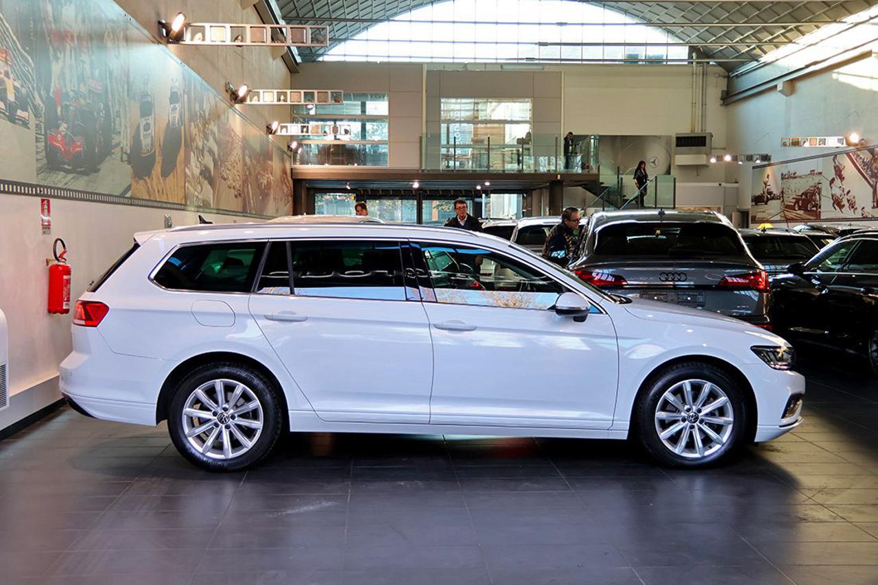 VOLKSWAGEN Passat Variant 2.0 TDI SCR EVO DSG Business - 3