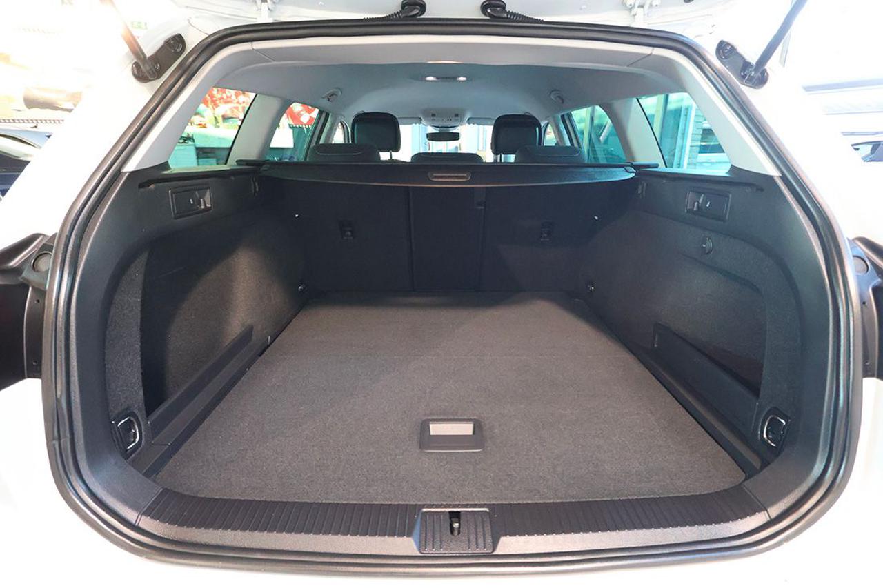 VOLKSWAGEN Passat Variant 2.0 TDI SCR EVO DSG Business - 12
