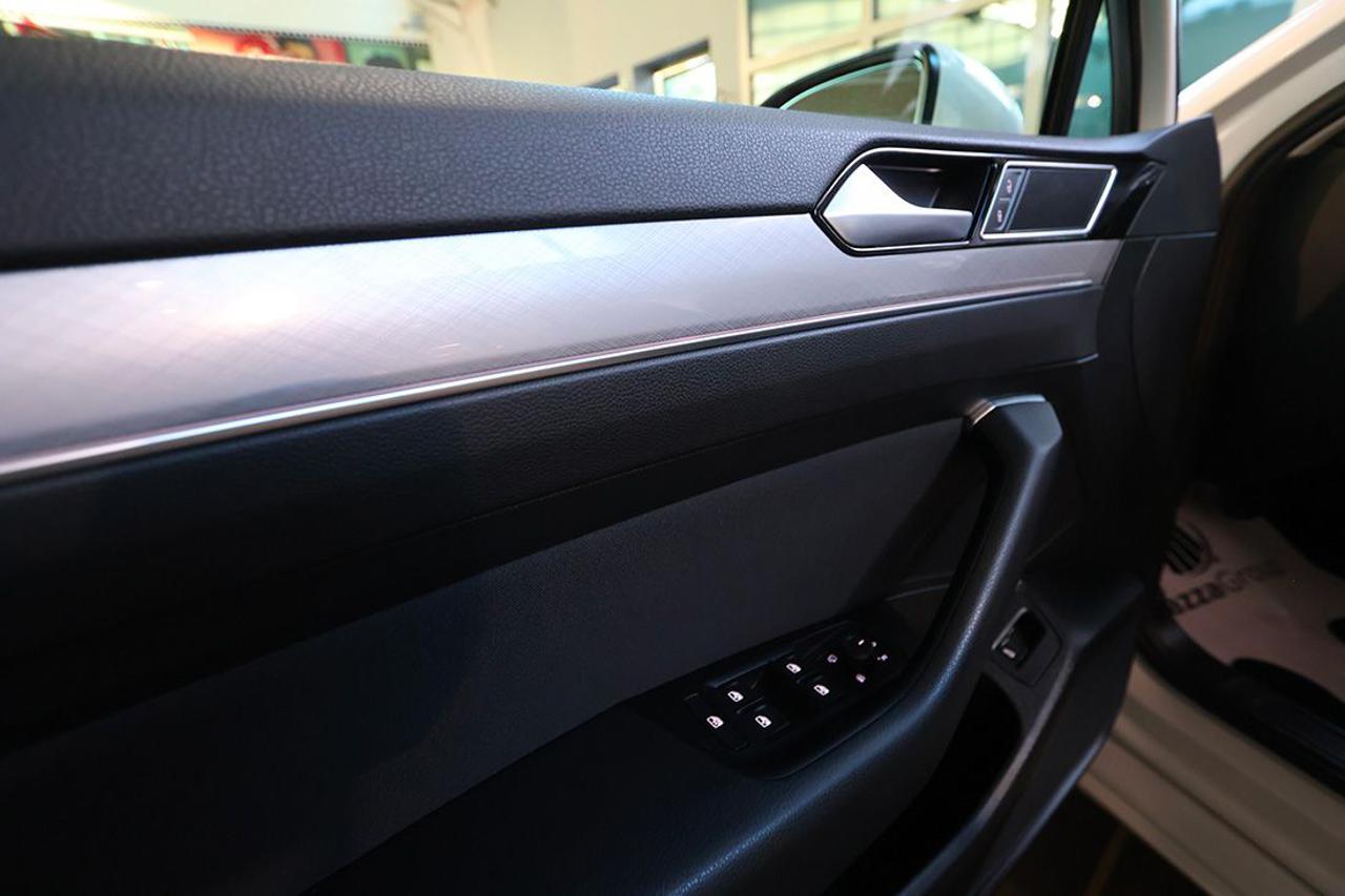 VOLKSWAGEN Passat Variant 2.0 TDI SCR EVO DSG Business - 32