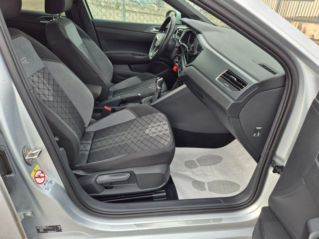VOLKSWAGEN Taigo 1.0 TSI 115 CV R-Line - 11