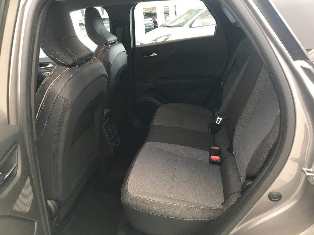 RENAULT Captur TCe 90 CV Techno - 19