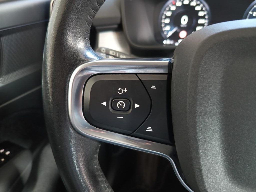 VOLVO XC40 T2 Automatico Momentum Pro - 15