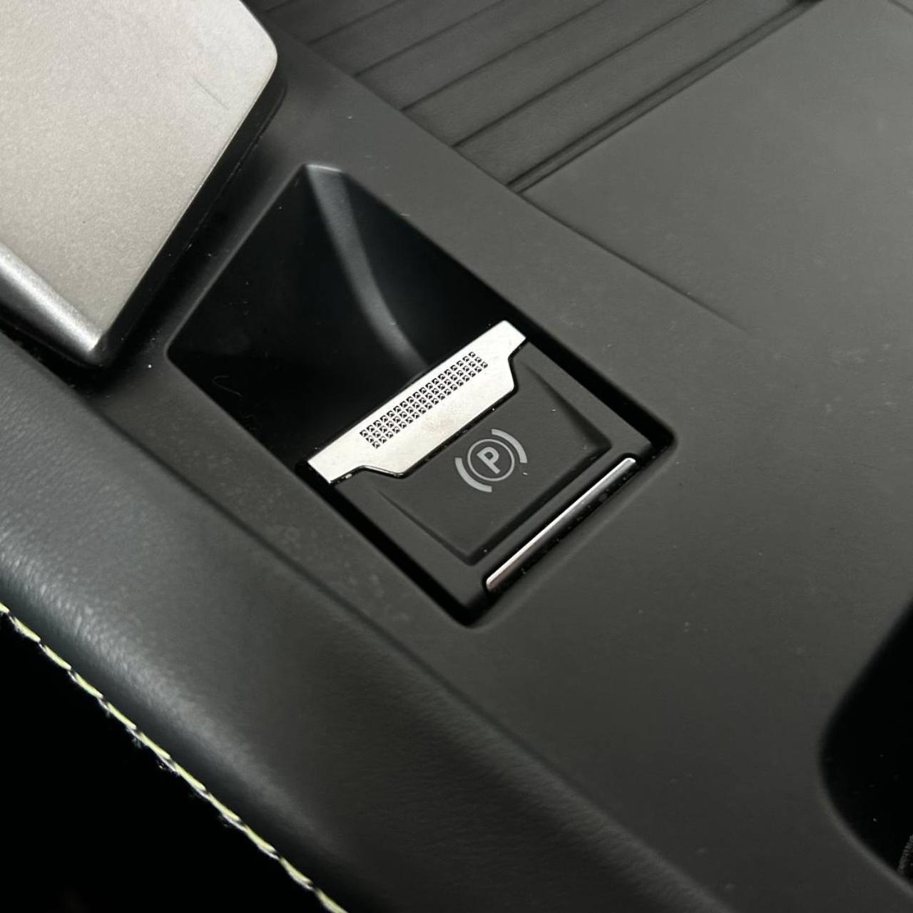 PEUGEOT 308 Plug-in Hybrid 225 e-EAT8 SW GT - 31