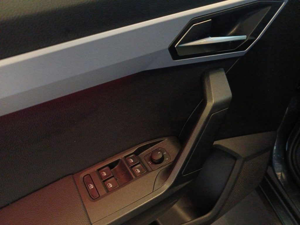 SEAT Arona 1.0 EcoTSI FR - 9