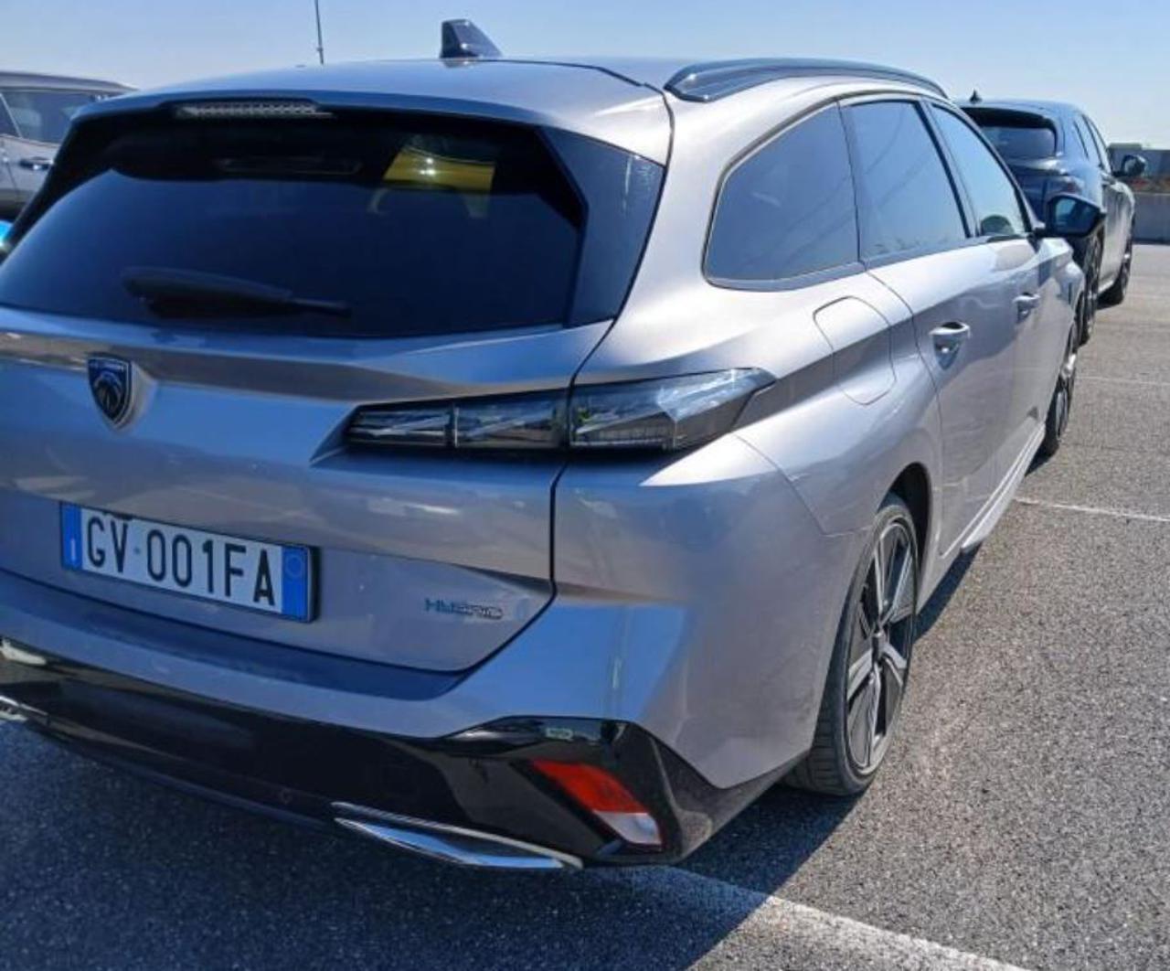 PEUGEOT 308 Plug-in Hybrid 225 e-EAT8 SW GT - 4