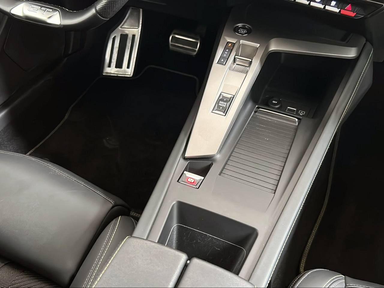 PEUGEOT 308 Plug-in Hybrid 225 e-EAT8 SW GT - 26