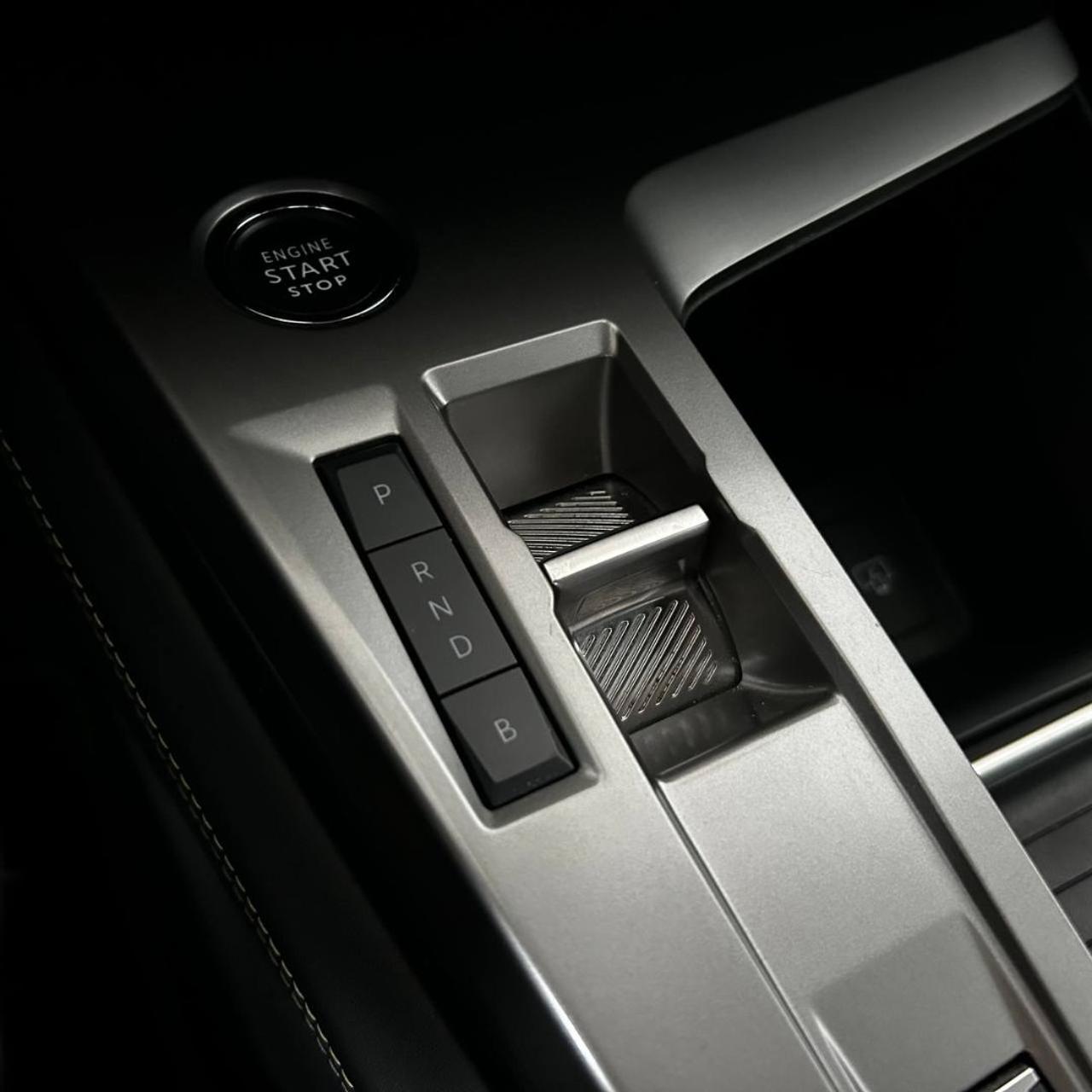 PEUGEOT 308 Plug-in Hybrid 225 e-EAT8 SW GT - 28