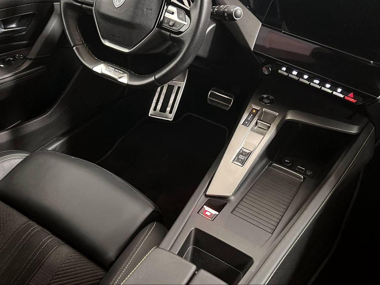 PEUGEOT 308 Plug-in Hybrid 225 e-EAT8 SW GT - 26