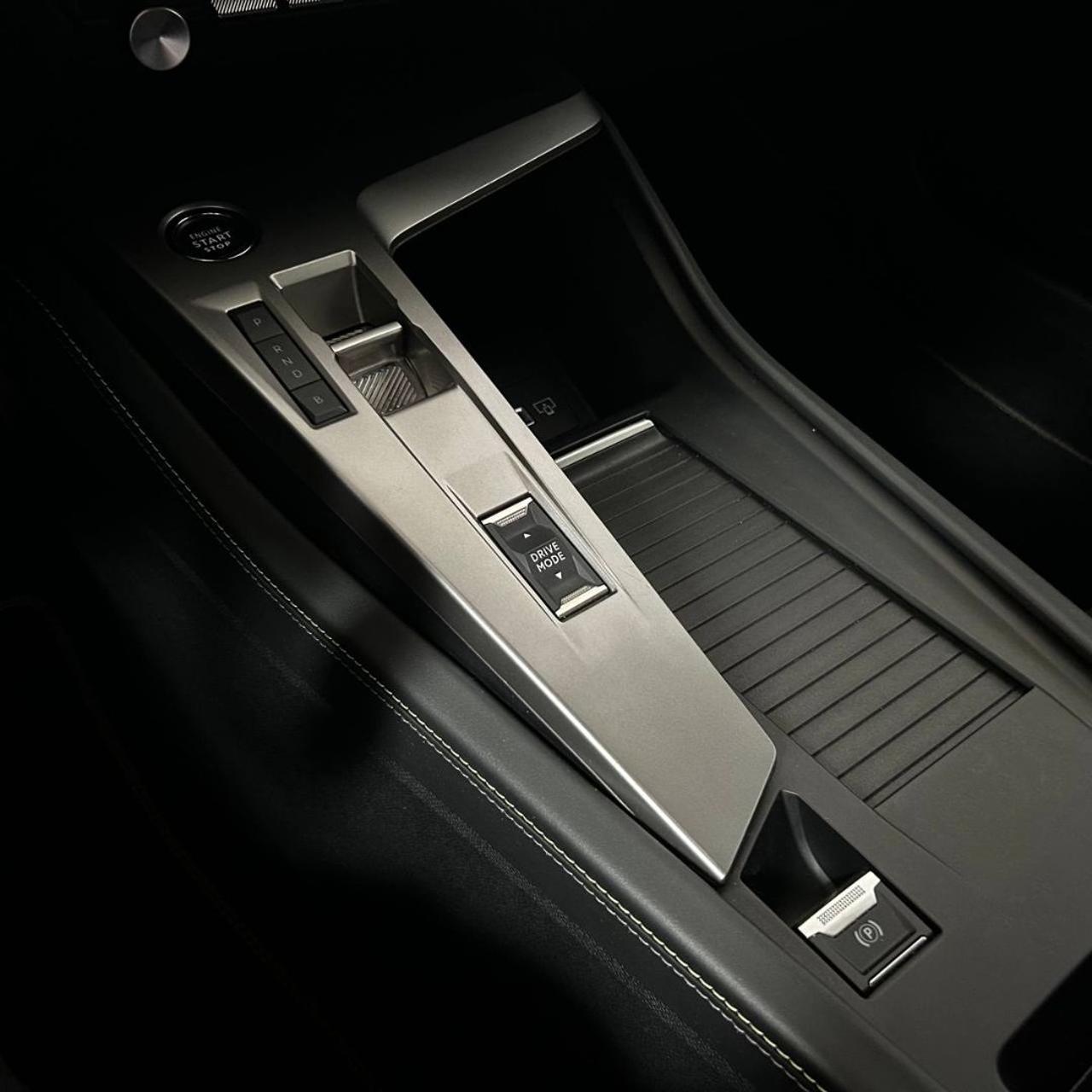 PEUGEOT 308 Plug-in Hybrid 225 e-EAT8 SW GT - 27