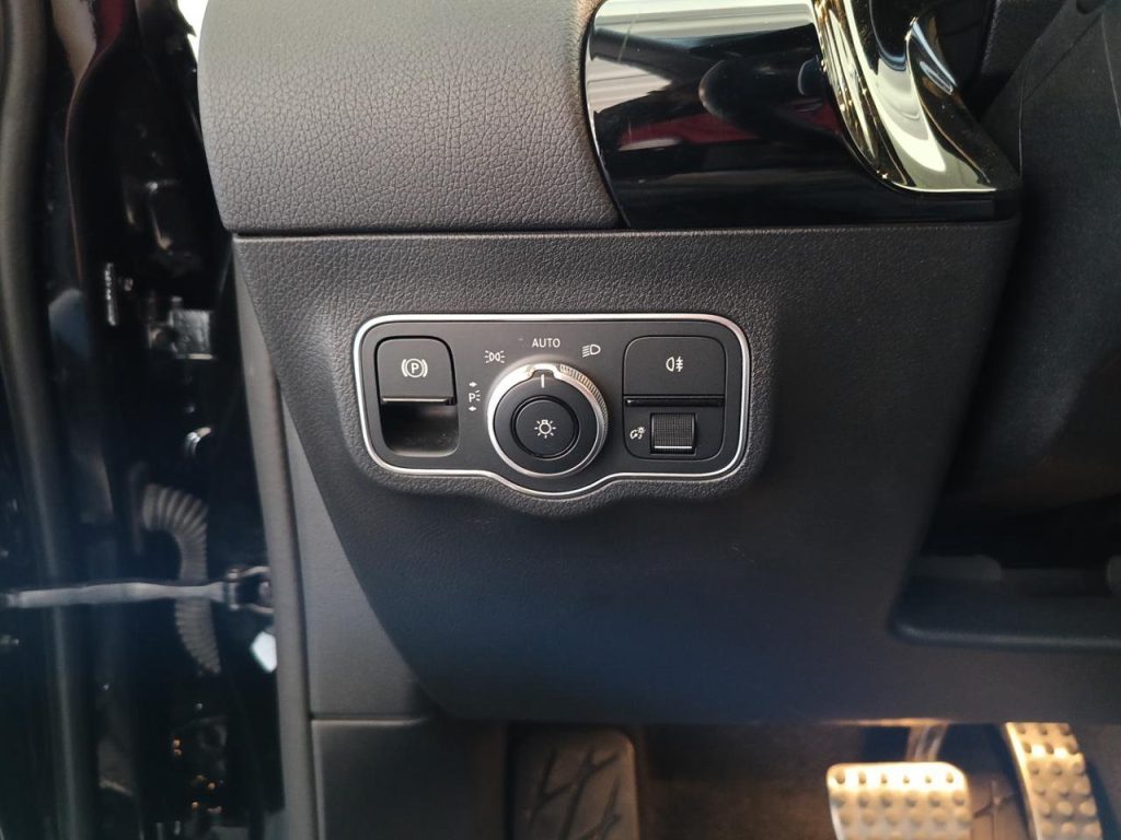 MERCEDES-BENZ GLA 220 220 d Automatic Premium 2 ANNI GARANZIA - 16