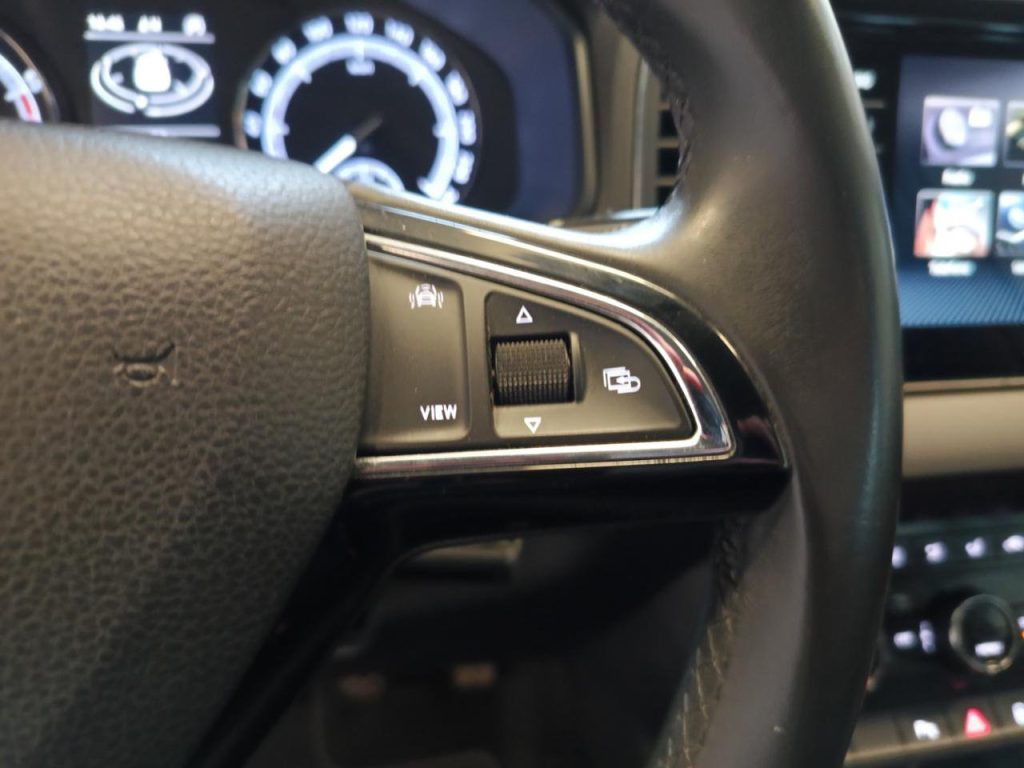 SKODA Karoq 1.0 TSI Executive - 18