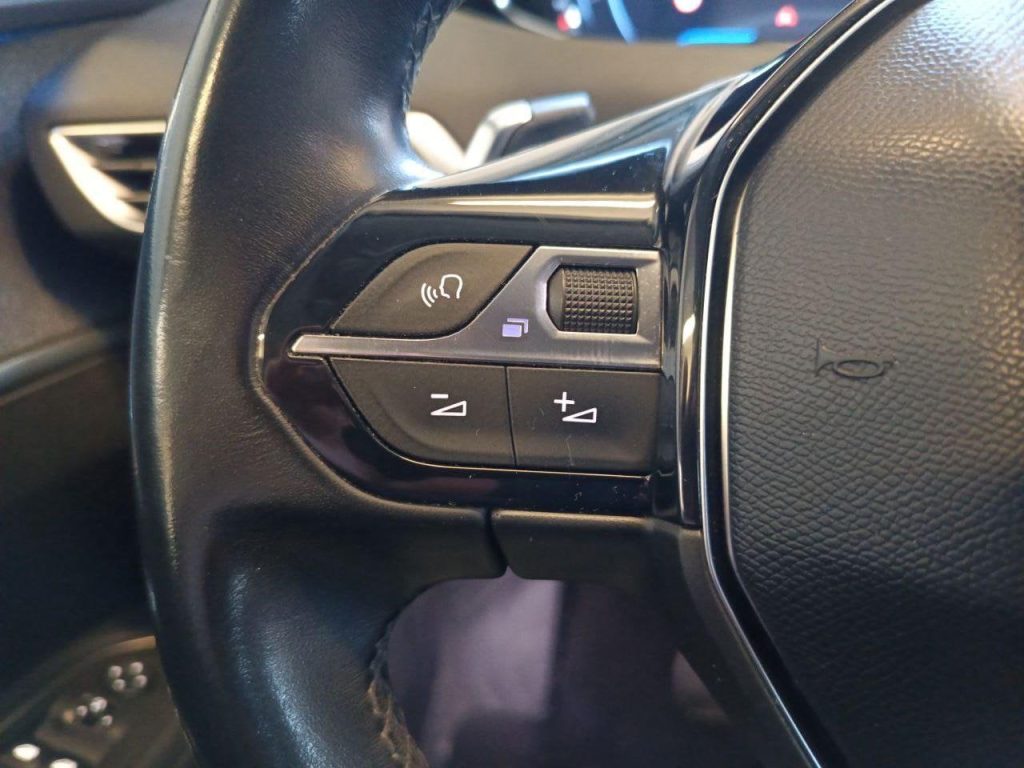 PEUGEOT 3008 BlueHDi 130 S&S EAT8 GT Line - 15