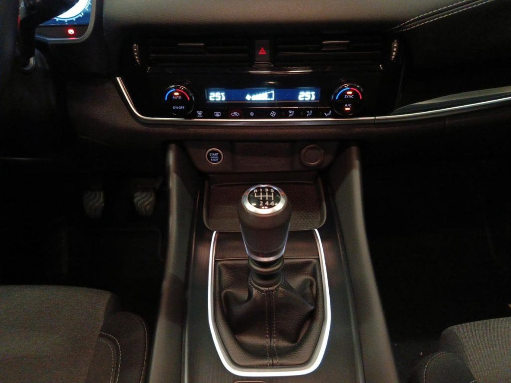 NISSAN Qashqai MHEV 140 CV N-Connecta - 13