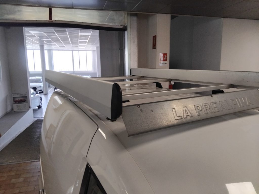 VOLKSWAGEN Caddy 2.0 TDI GANCIO TRAINO BI-XENO PORTAPACCHI - 9