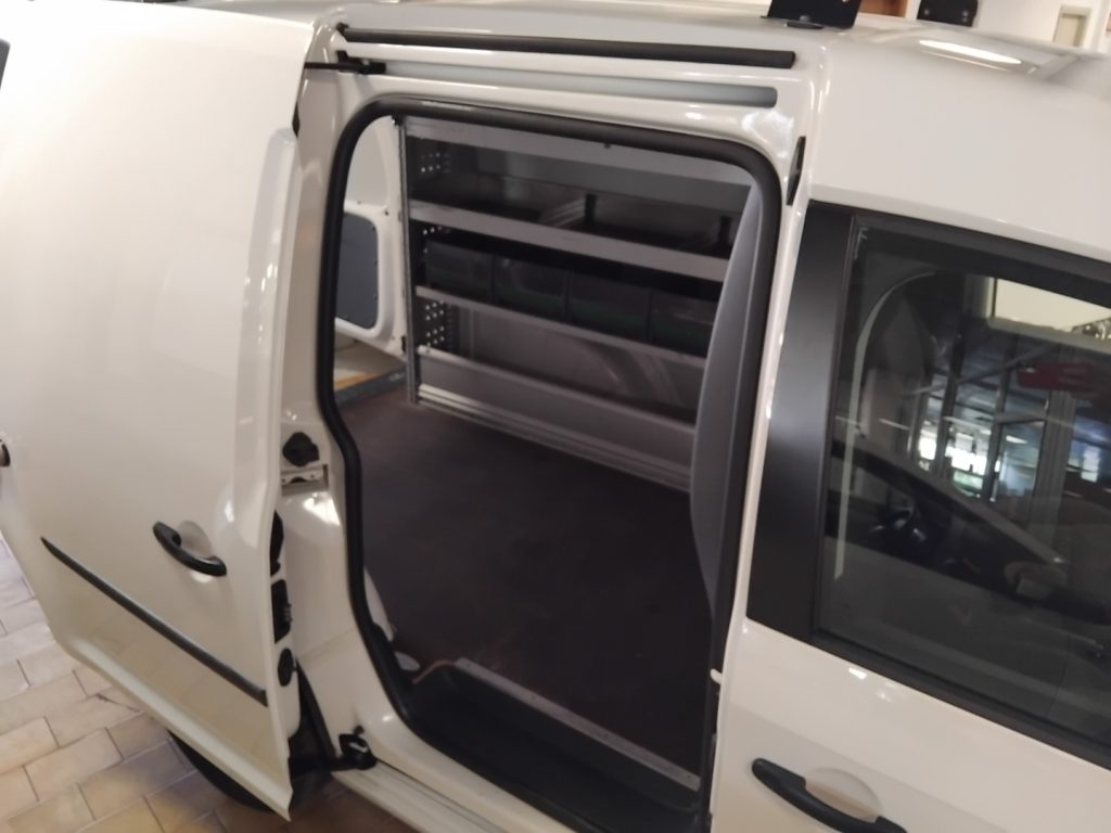 VOLKSWAGEN Caddy 2.0 TDI GANCIO TRAINO BI-XENO PORTAPACCHI - 25