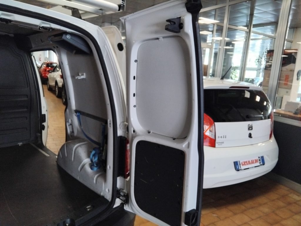 VOLKSWAGEN Caddy 2.0 TDI GANCIO TRAINO BI-XENO PORTAPACCHI - 30