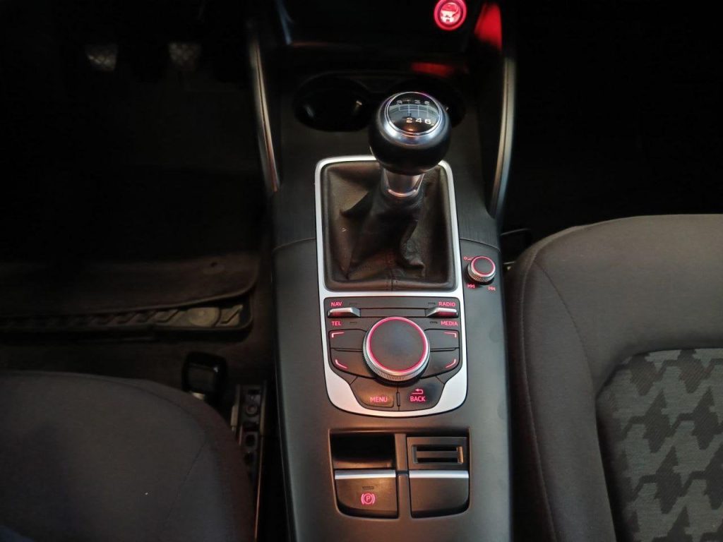 AUDI A3 SPB 1.6 TDI clean diesel Attraction - 15