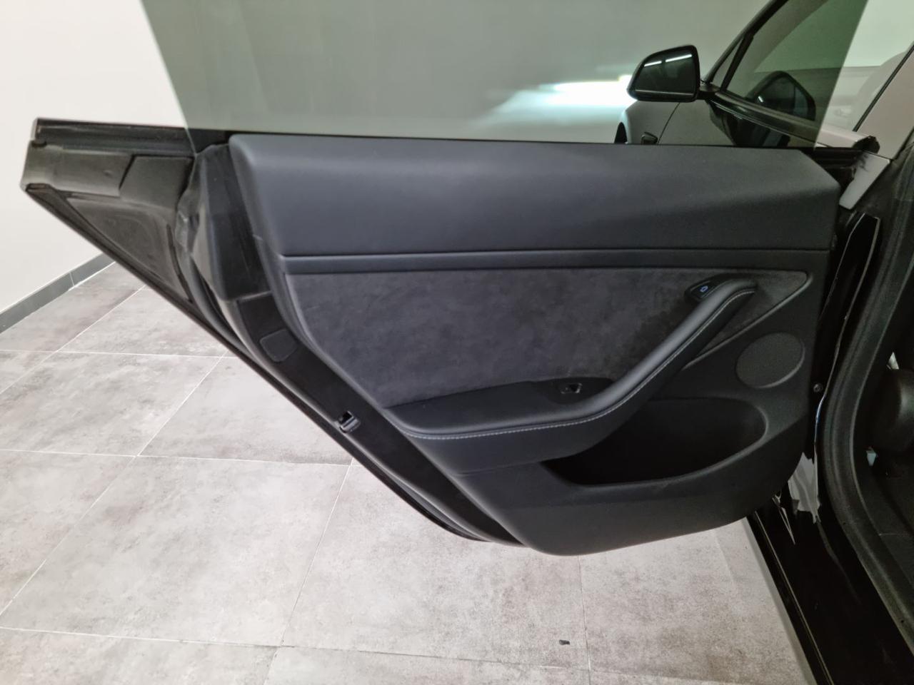 TESLA Model 3 RWD - 16