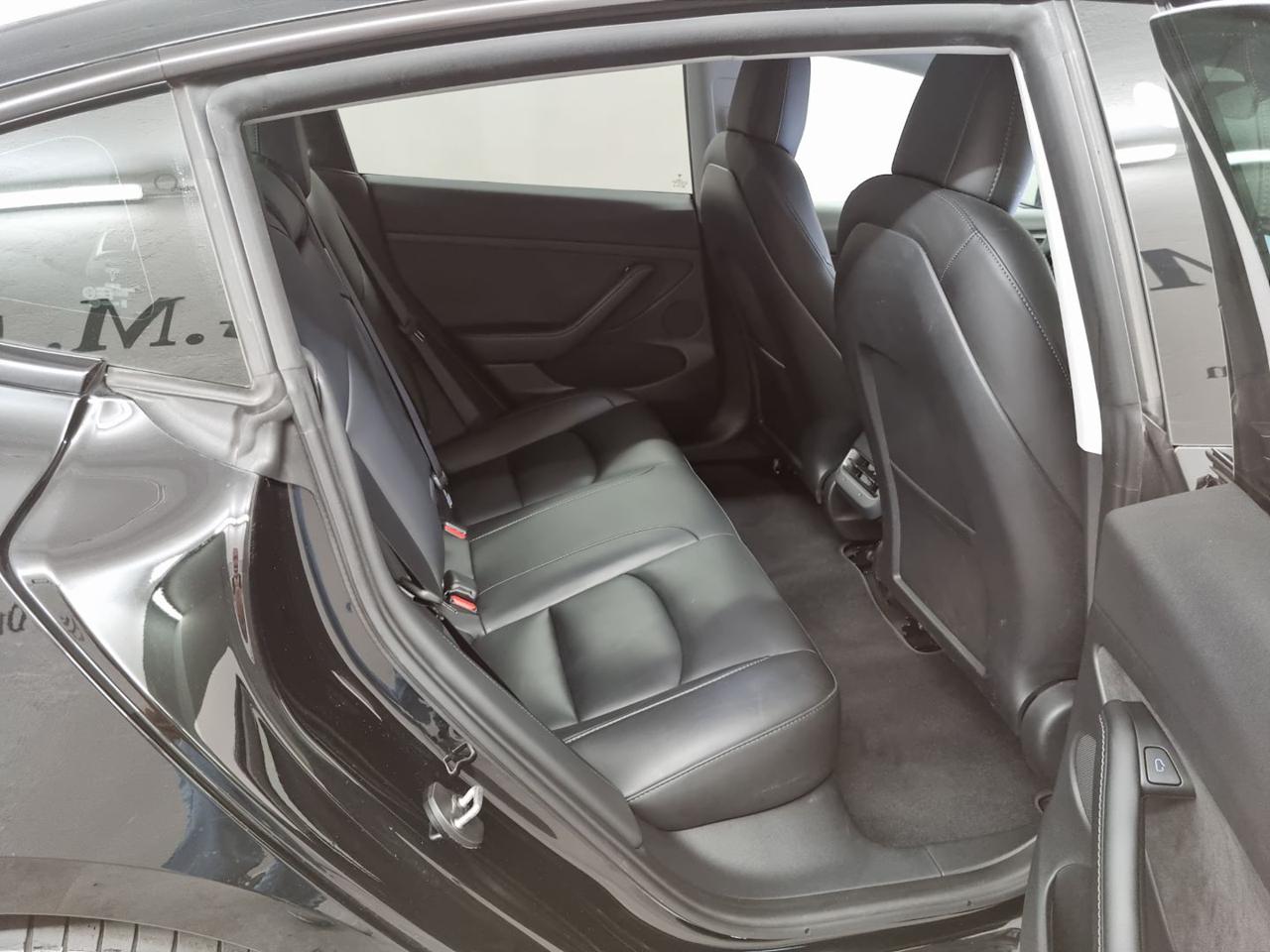 TESLA Model 3 RWD - 15