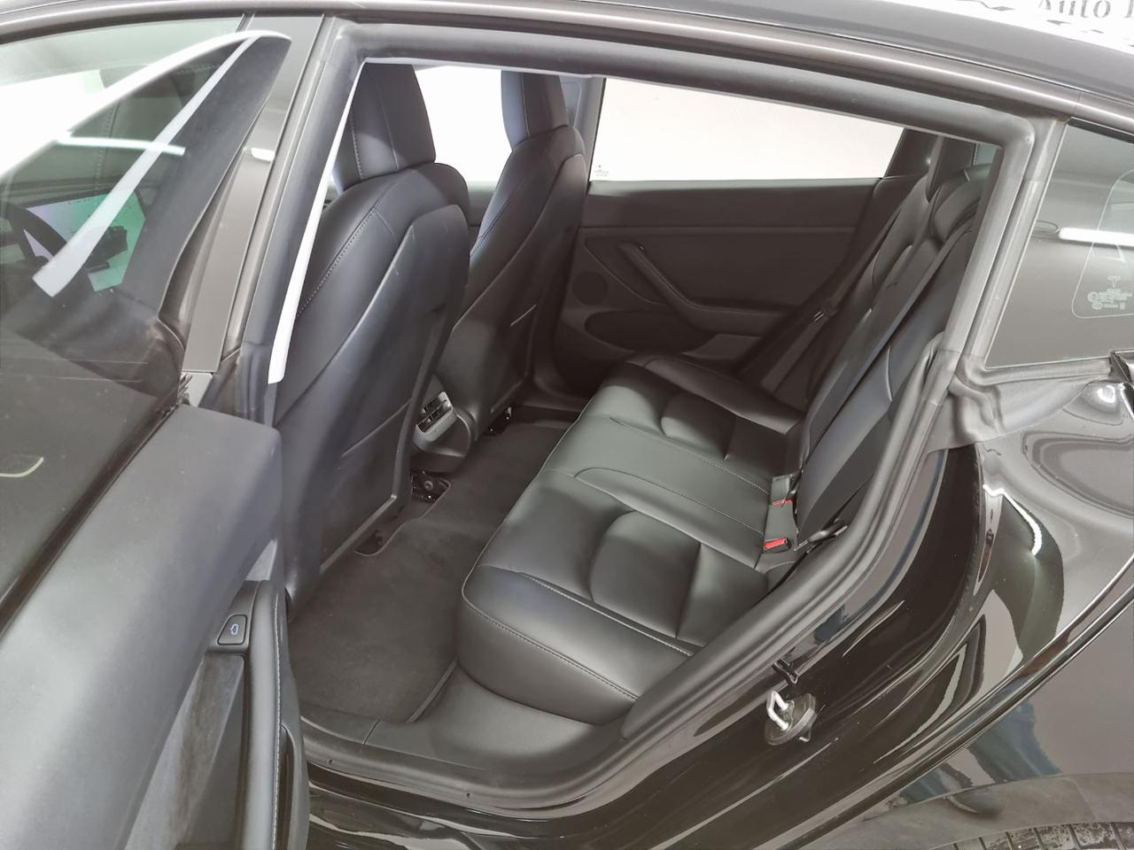 TESLA Model 3 RWD - 12