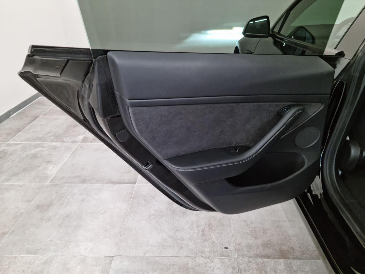 TESLA Model 3 RWD - 25