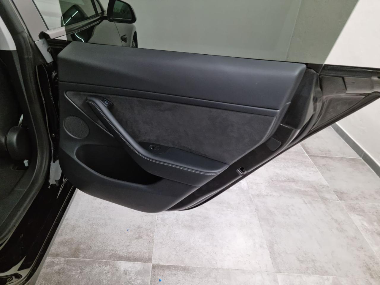 TESLA Model 3 RWD - 17