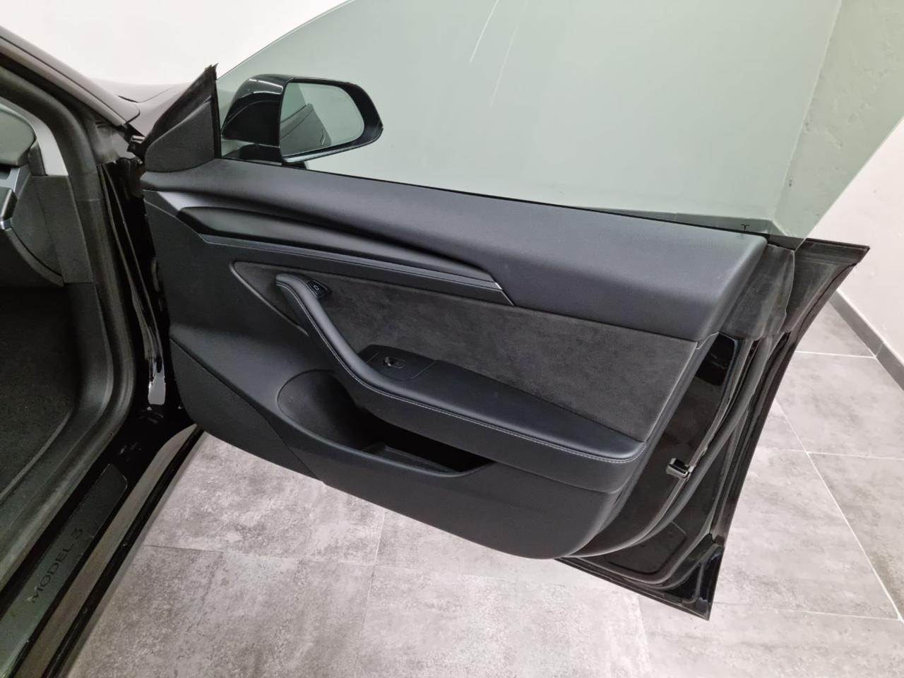 TESLA Model 3 RWD - 19
