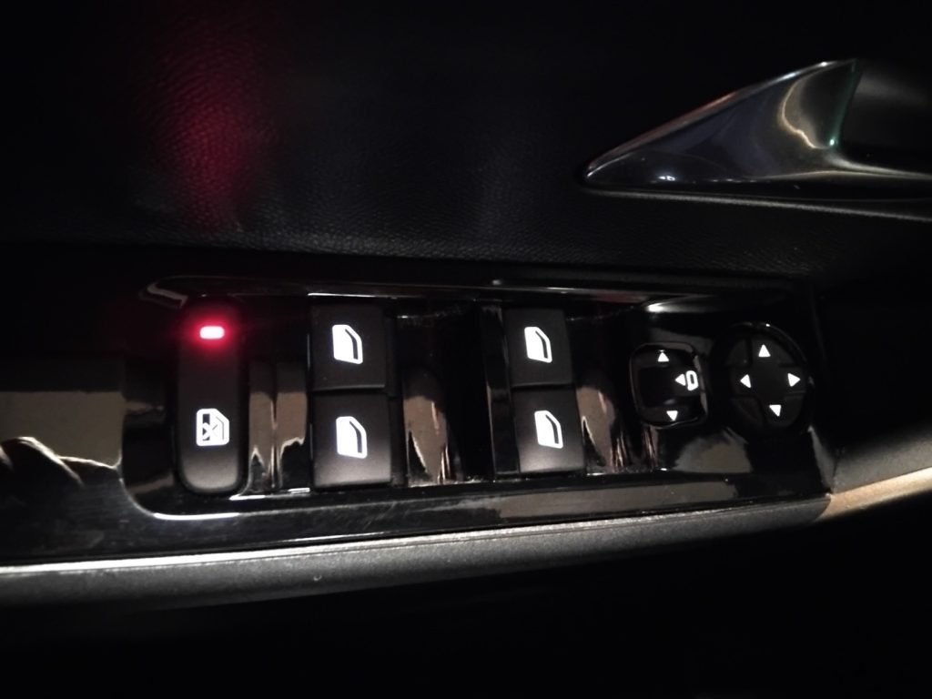 LANCIA Ypsilon 1.2 Hybrid e-DCT LX - 23