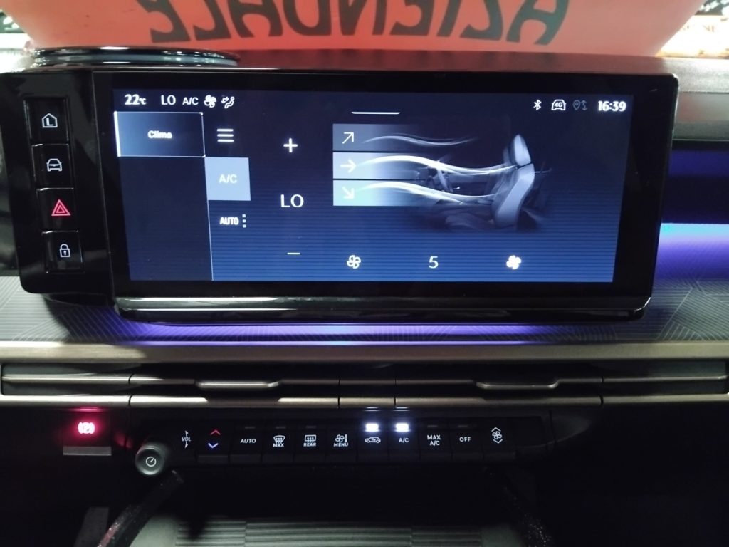 LANCIA Ypsilon 1.2 Hybrid e-DCT LX VIDEO 17 - 20
