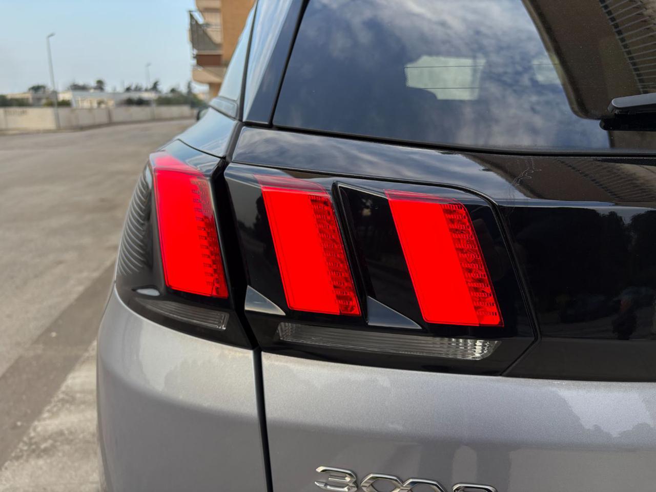 PEUGEOT 3008 1.5 BlueHDi 130 S&S Allure Pack C.AUTOMATICO - 32