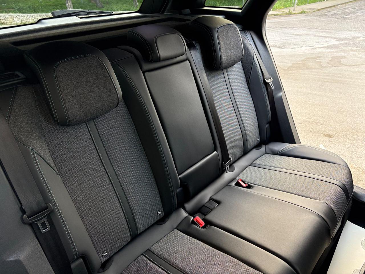 PEUGEOT 3008 1.5 BlueHDi 130 S&S Allure Pack C.AUTOMATICO - 19