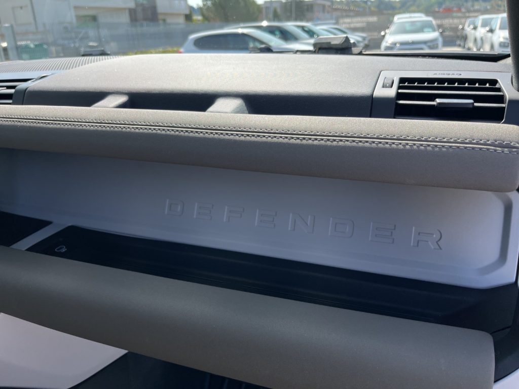 LAND ROVER Defender 110 AWD Autocarro N1 - 16