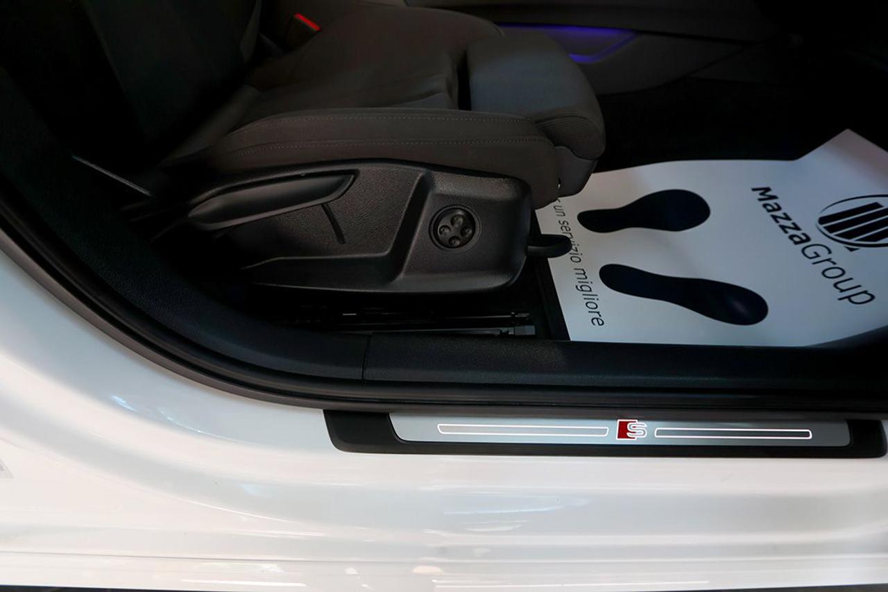 AUDI A4 30 TDI S-Tronic S-Line - 41