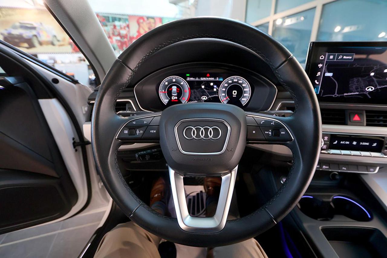 AUDI A4 30 TDI S-Tronic S-Line - 20