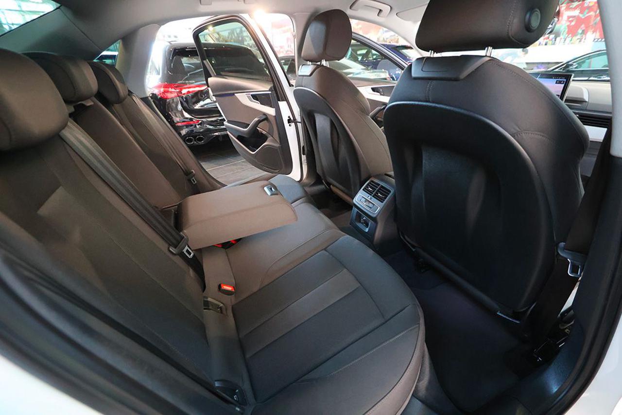 AUDI A4 30 TDI S-Tronic S-Line - 18